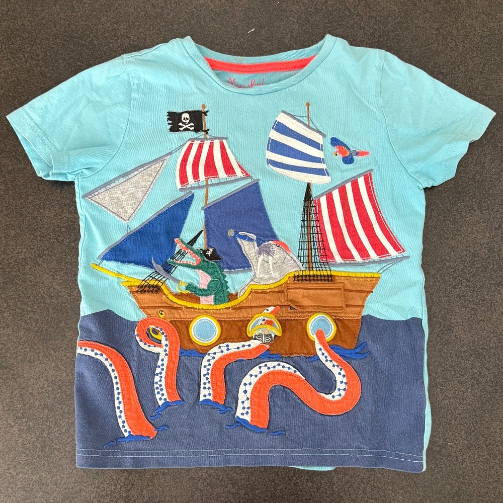 Mini Boden Pirate tee shirt - Size 7-8